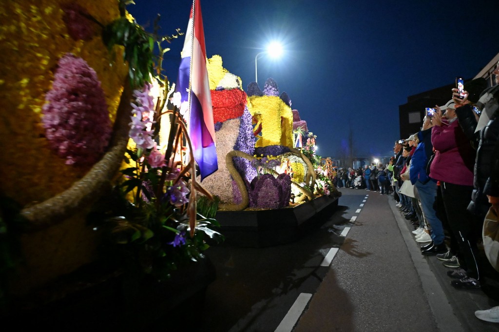 ../Images/Verlicht bloemencorso 2025 088.jpg